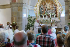 Nachfeier des Mährisch-Neustädter Wachsstockfestes an der Weingartenkapelle (Foto: Karl-Franz Thiede)